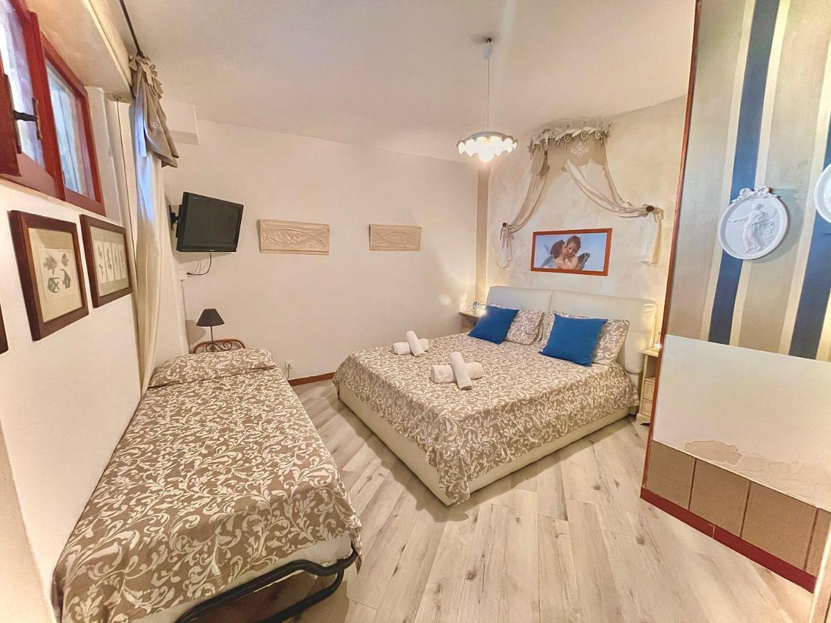 Un Ospite A Fontania Bed and Breakfast Gaeta Buitenkant foto