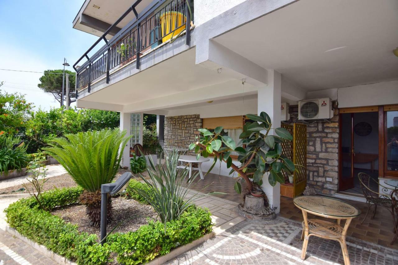 Un Ospite A Fontania Bed and Breakfast Gaeta Buitenkant foto